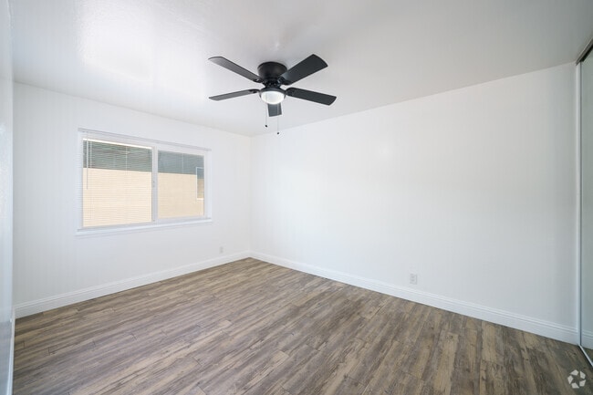 2BR, 1BA - 816SF - Bedroom - 1715 Central Apartments