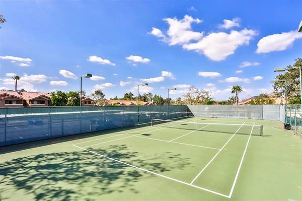 Lighted Tennis Courts - 202 Woodland Pkwy