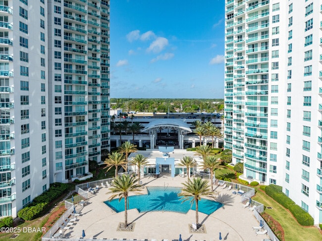 Building Photo - 231 Riverside Dr