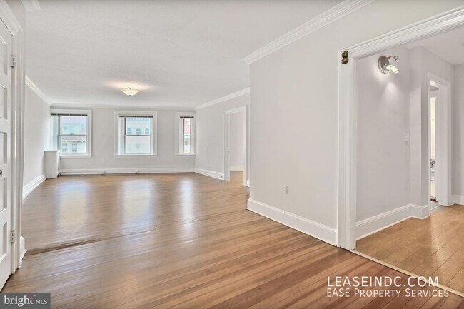 Foto del edificio - 2022 Columbia Rd NW
