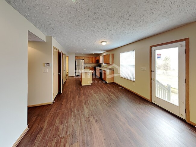 Building Photo - 472 Greenhill Dr