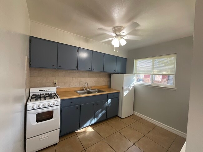 Building Photo - Hilton Place Apartments