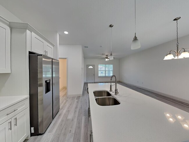 Foto del edificio - 7780 N Maltese Dr