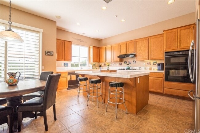 Building Photo - 4 Bedroom 3 bathroom Gorgeous home in Pres...