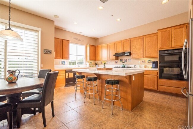 Foto del edificio - 4 Bedroom 3 bathroom Gorgeous home in Pres...