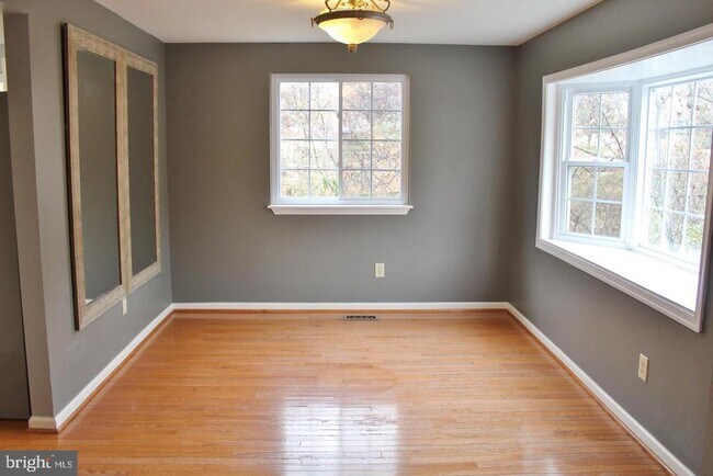 Building Photo - 9400 Wrought Iron Ct