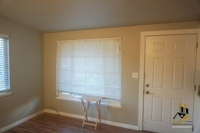 Foto del edificio - 125 B St