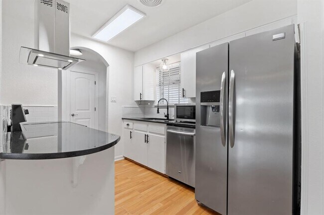 Foto del edificio - 2407 Southland Dr
