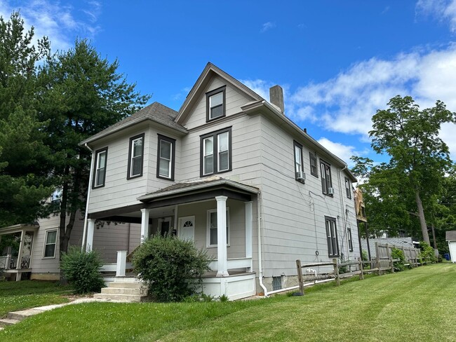 Building Photo - 102-106 E. Maynard Ave.
