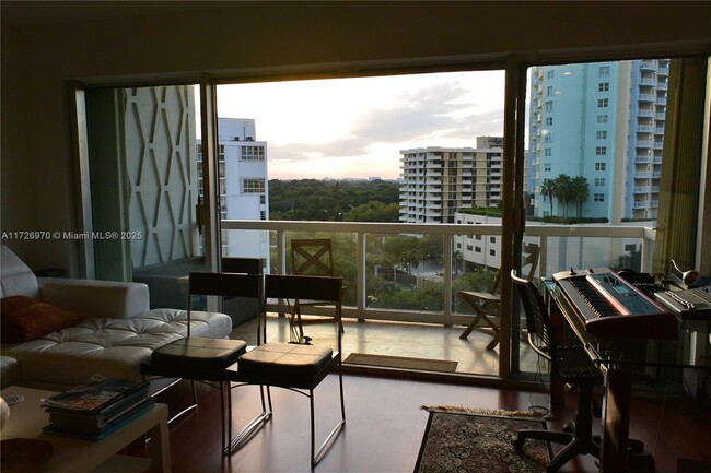 Foto del edificio - 2451 Brickell Ave