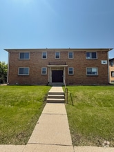 Building Photo - 5715 W Lincoln Ave