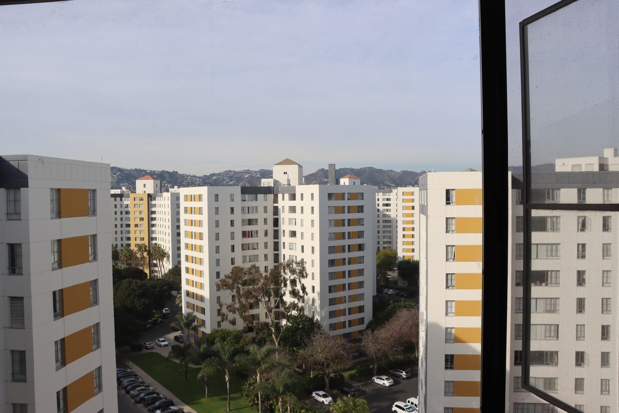 View - 431 S Burnside Ave