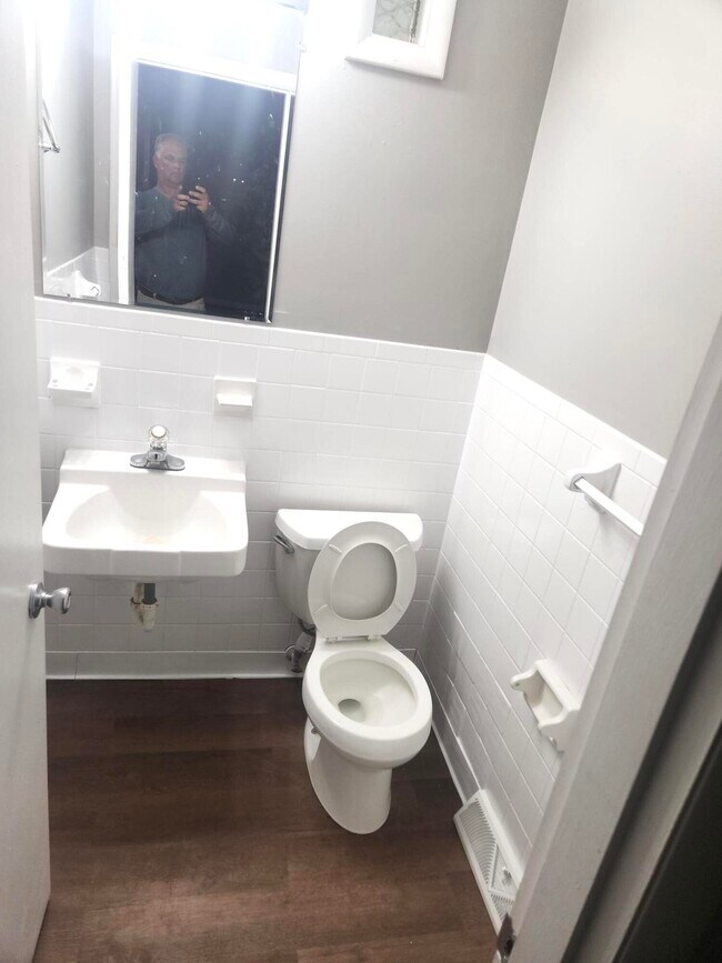 Foto del edificio - 425 Bryanwood Pkwy