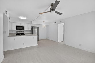 Building Photo - 7262 Golf Colony Ct