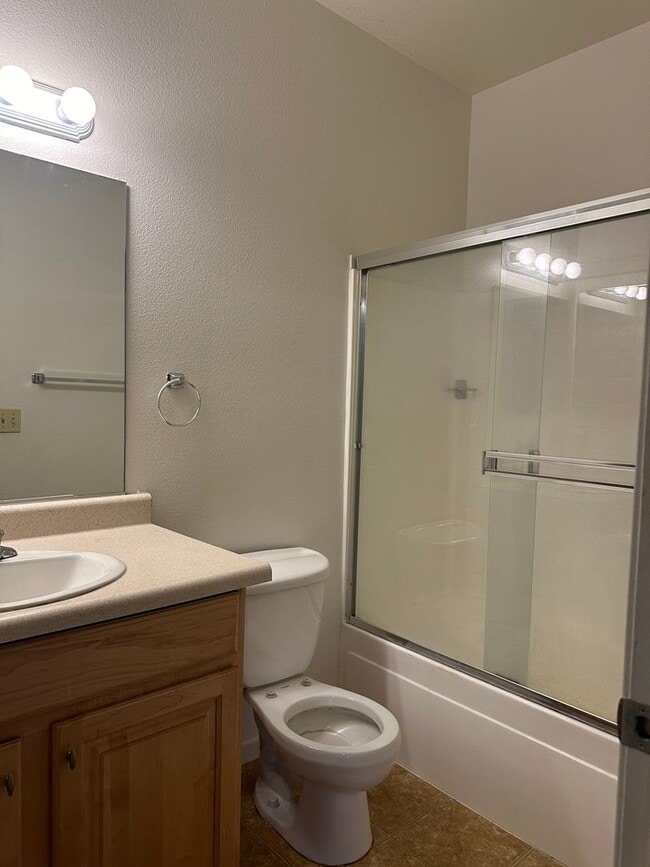 Building Photo - Long Term Rental in Pioneer Center- $2000