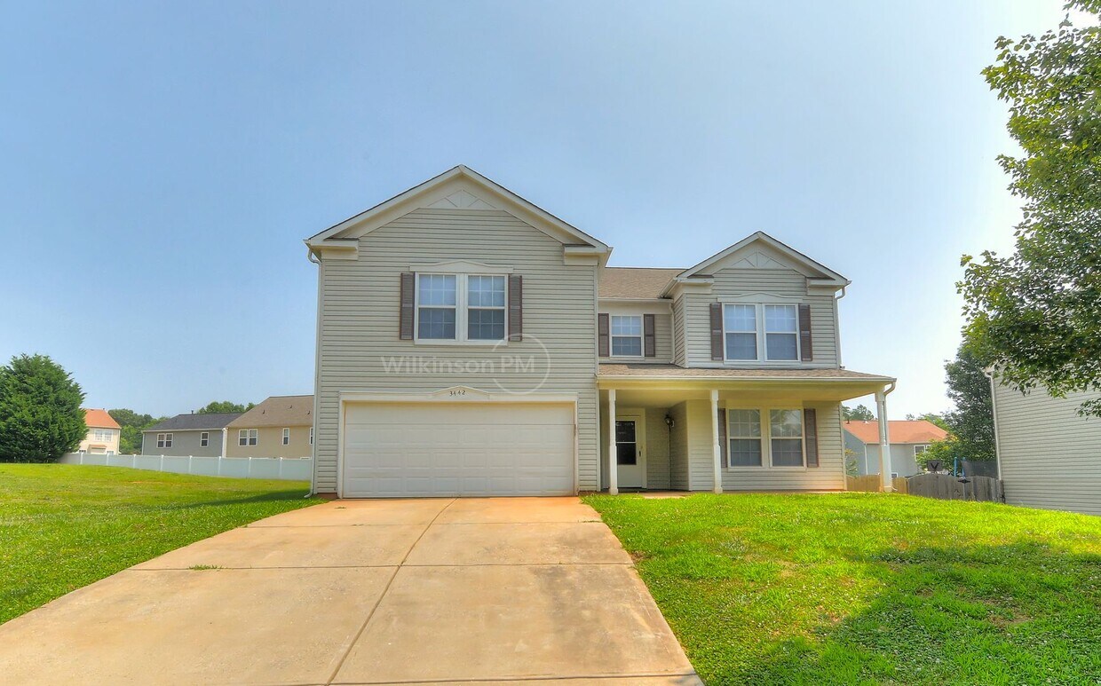 Primary Photo - Crowder Mountain Big Beautiful 4Bed/3Bath ...