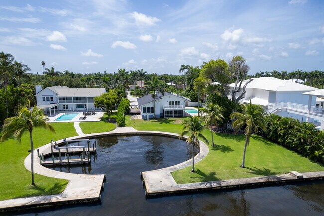 Foto del edificio - 5640 Shaddelee Ln W