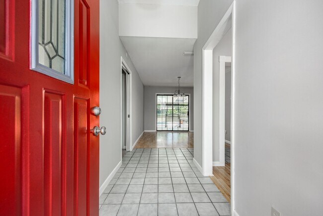 Building Photo - Spacious Pool Home - Meadows of Kanapaha