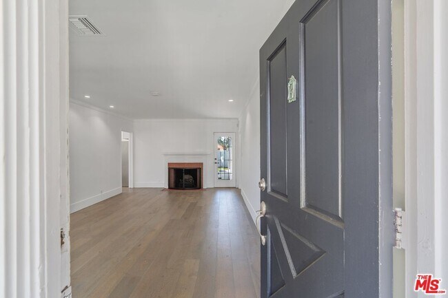 Foto del edificio - 6209 Agnes Ave