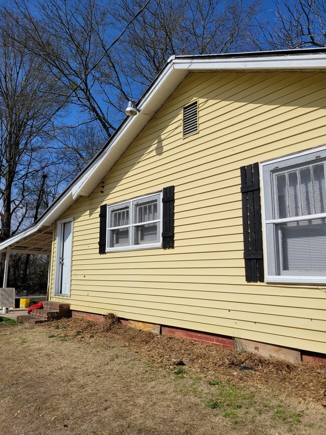 Building Photo - 805 S 14th St