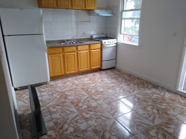 Foto del edificio - 12206 Hillside Ave
