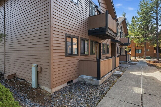 Building Photo - Studio Condo in Heart of Sunriver