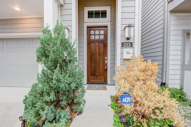 Building Photo - 253 W 27th St