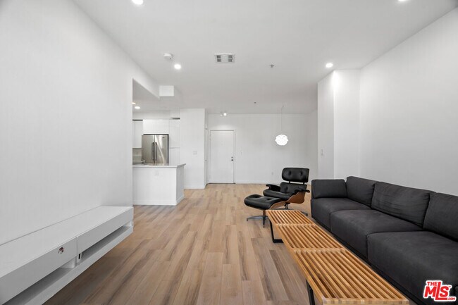 Foto del edificio - 360 W Ave 26