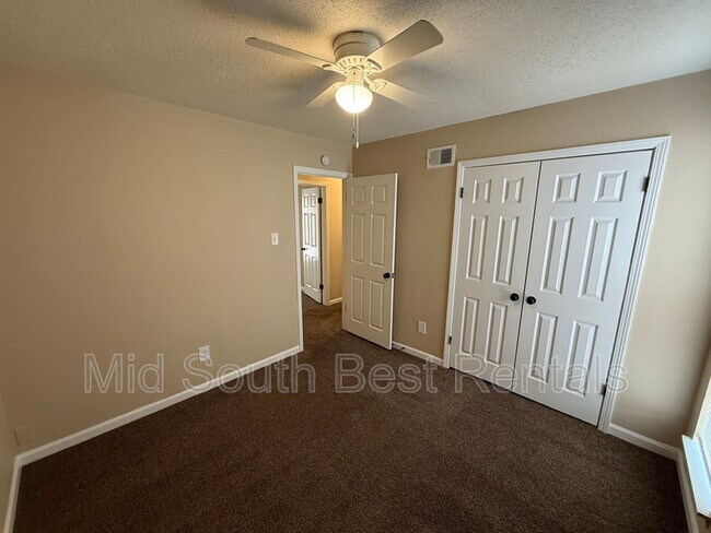 Foto del edificio - 911 Chesterton Dr