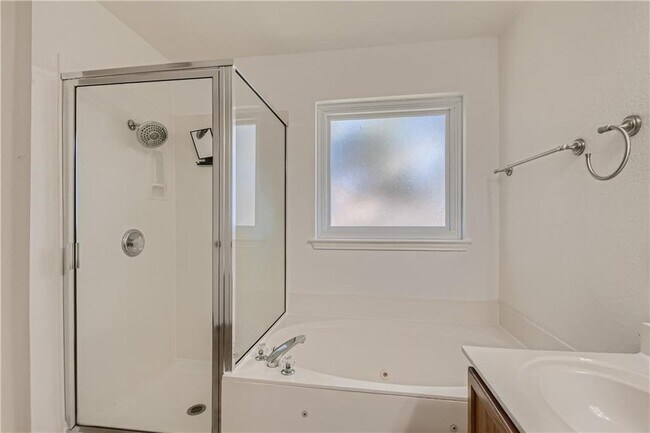 Building Photo - 1215 Parker Pl