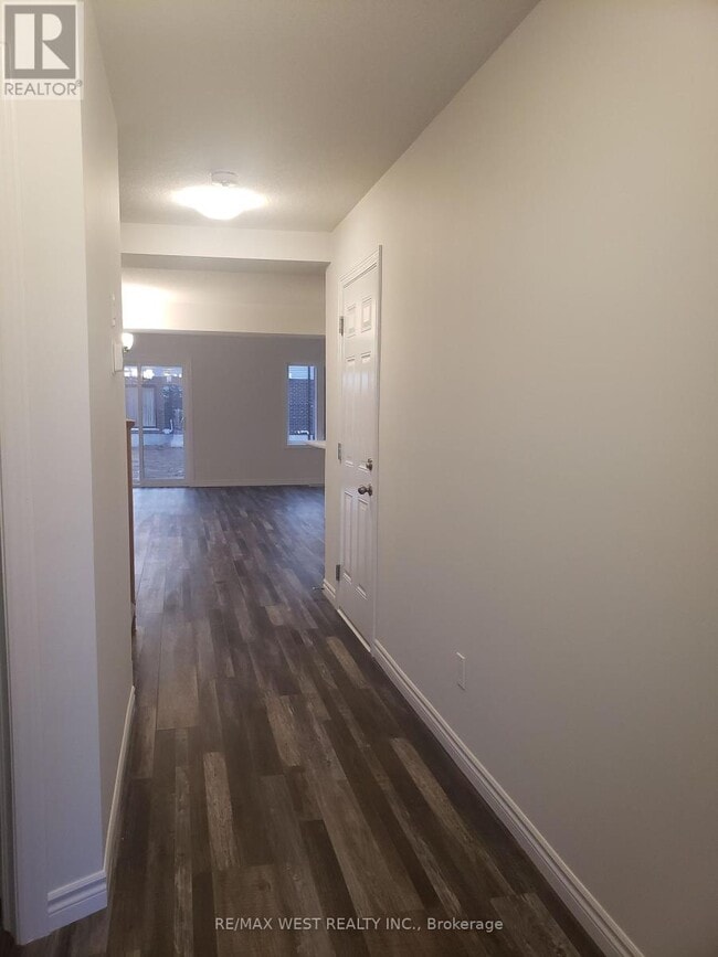 Building Photo - 3146 Turner Crescent