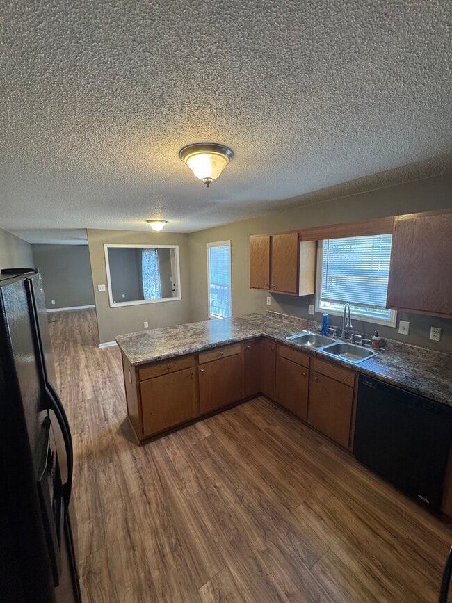 Kitchen - 1740 Shoreline Dr