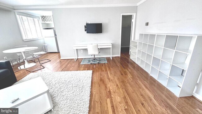 Building Photo - 5112 MacArthur Blvd NW