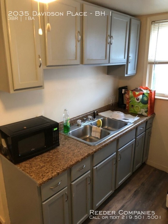 Foto del edificio - 2035 Davidson Pl