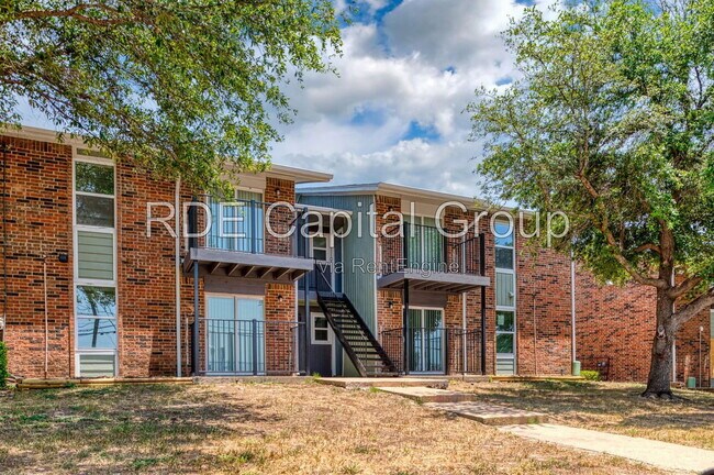 Foto del edificio - 8045 W Elizabeth Ln