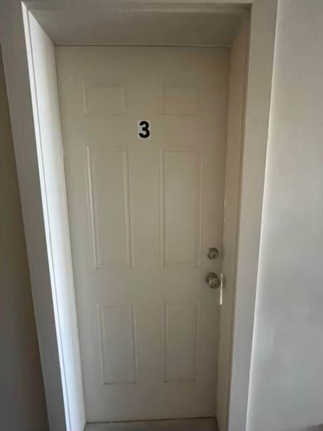 Building Photo - Studio apartment now available!