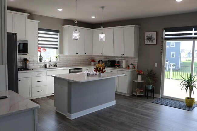 Foto del edificio - 8180 180th St W