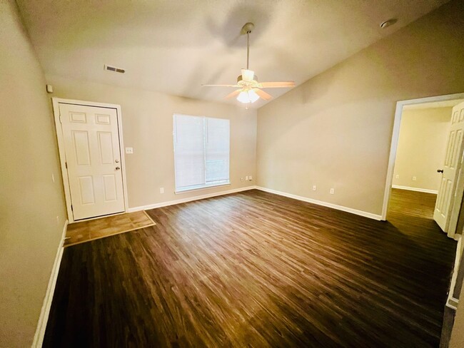 Building Photo - 6035 Veckman Ct