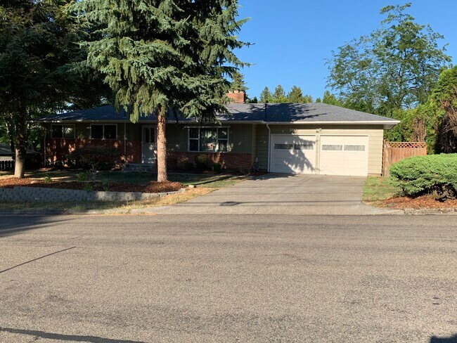 Building Photo - 980 NW Wallula Ave