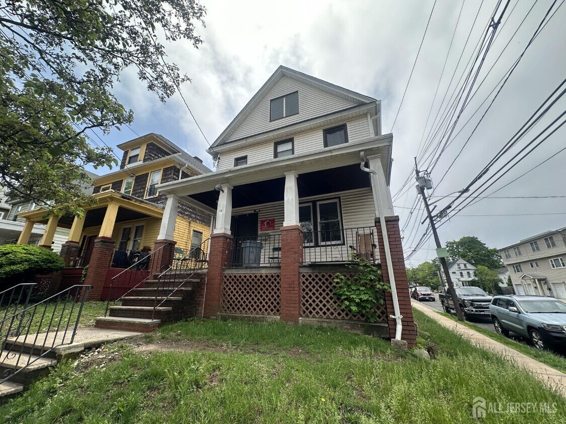 Primary Photo - 38 Handy St