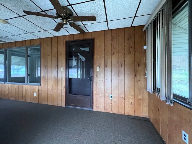 Building Photo - 304 Marie St