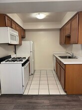 Building Photo - 2131 N Summit Ave