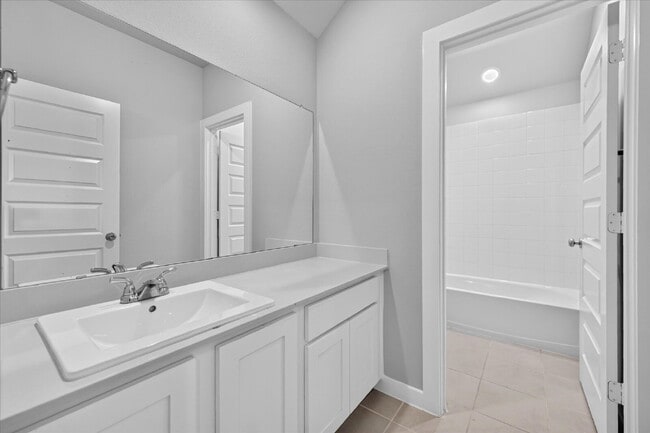 Building Photo - Spacious 5-Bedroom, 4-Bath Home with Washer, Dryer & Refrigerator