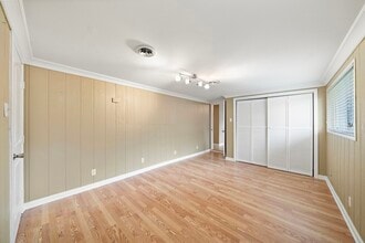 Building Photo - 6523 Underhill St