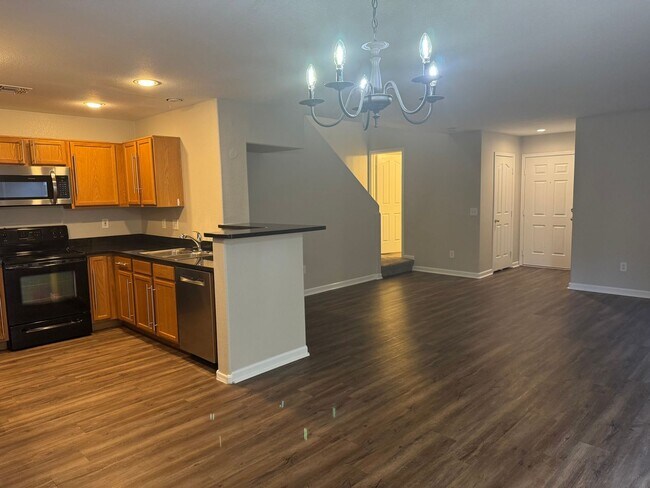 Building Photo - Fantastic 3-bedroom, 2-bathroom townhome  --  1/2 off first month's rent