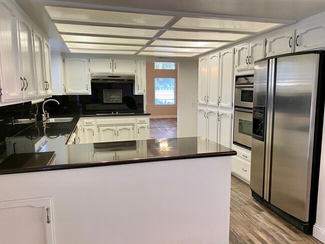 Foto del edificio - $2,250 Armstrong & Sierra, Beautiful 3 Bed...