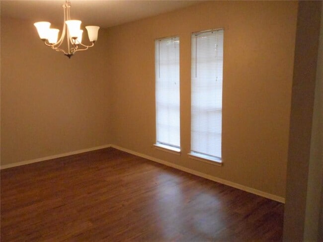 Building Photo - 4008 Balcones Woods Dr