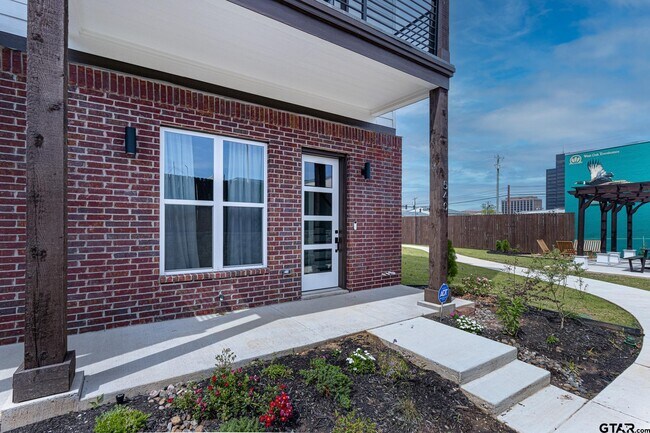 Foto del edificio - 540 W Erwin St