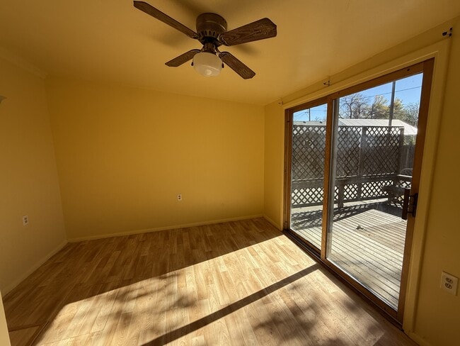 Foto del edificio - 326 Miles Ave