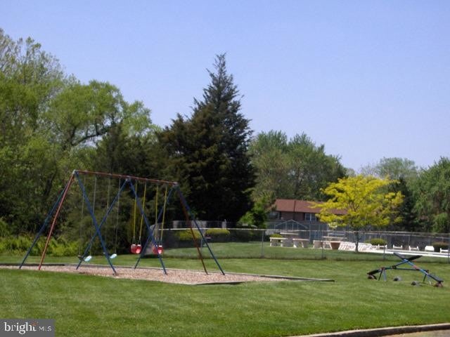 Building Photo - 6 Eaves Mill Rd